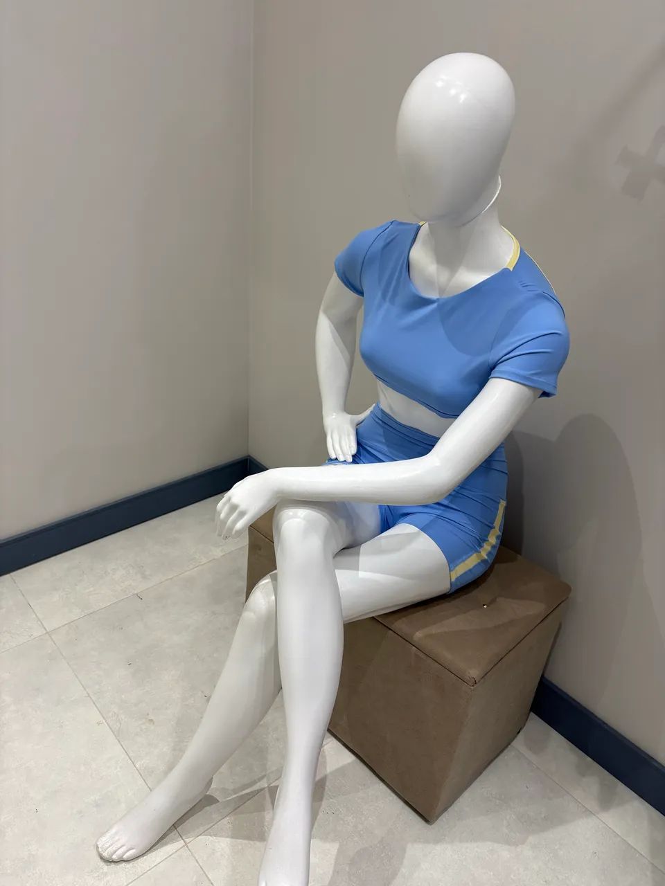 Manequim sentada 