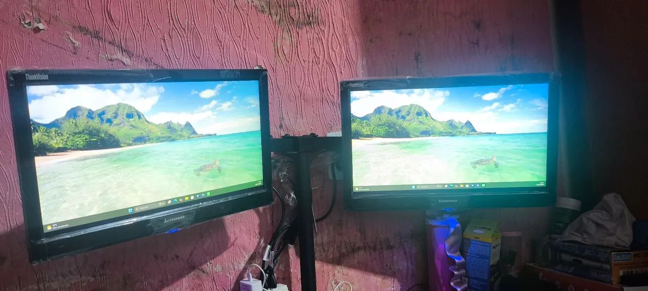 Dois Monitores Lenovo 19 polegadas e suporte de mesa  - Foto 2
