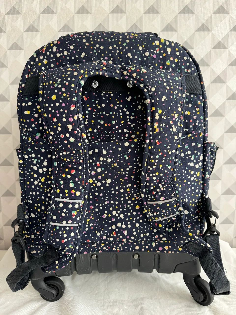 Mochila Kipling com rodinha (pouco usada) super nova - Foto 3