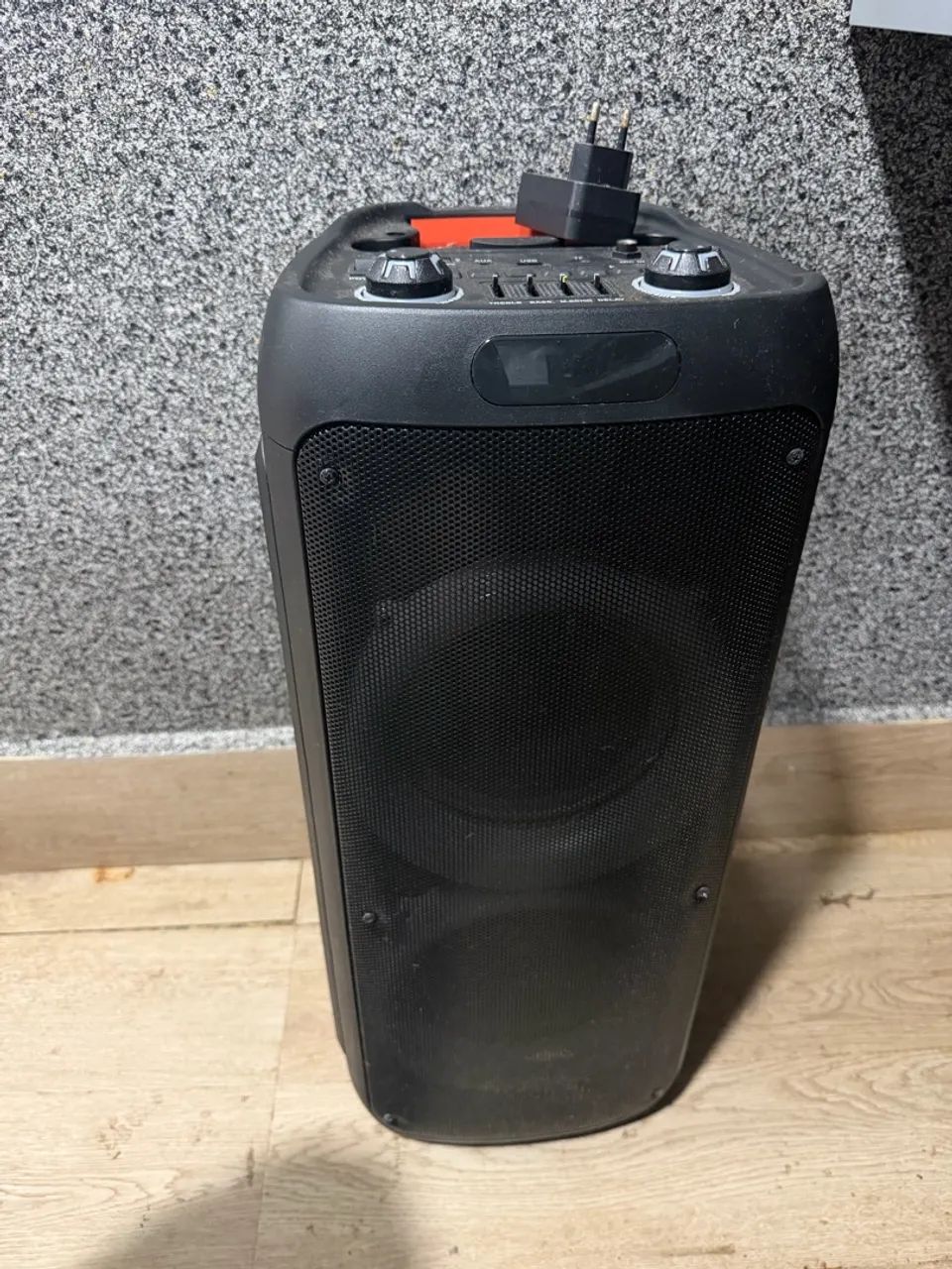 Caixa de som amplificada com 2 microfones 