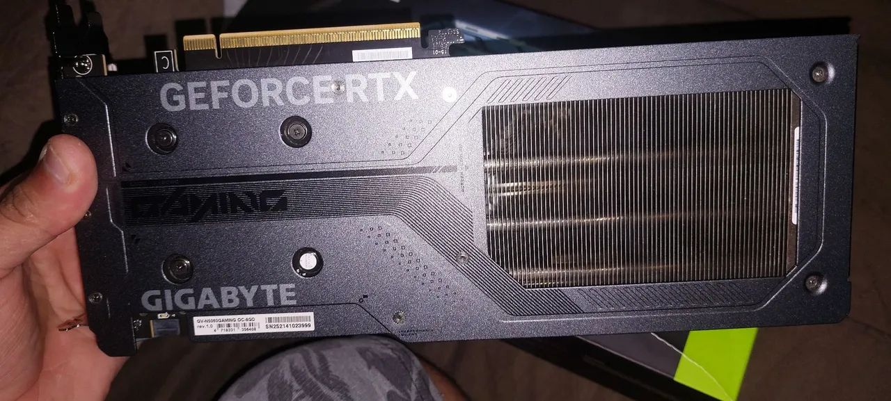 Rtx 5060 gigabyte  - Foto 3