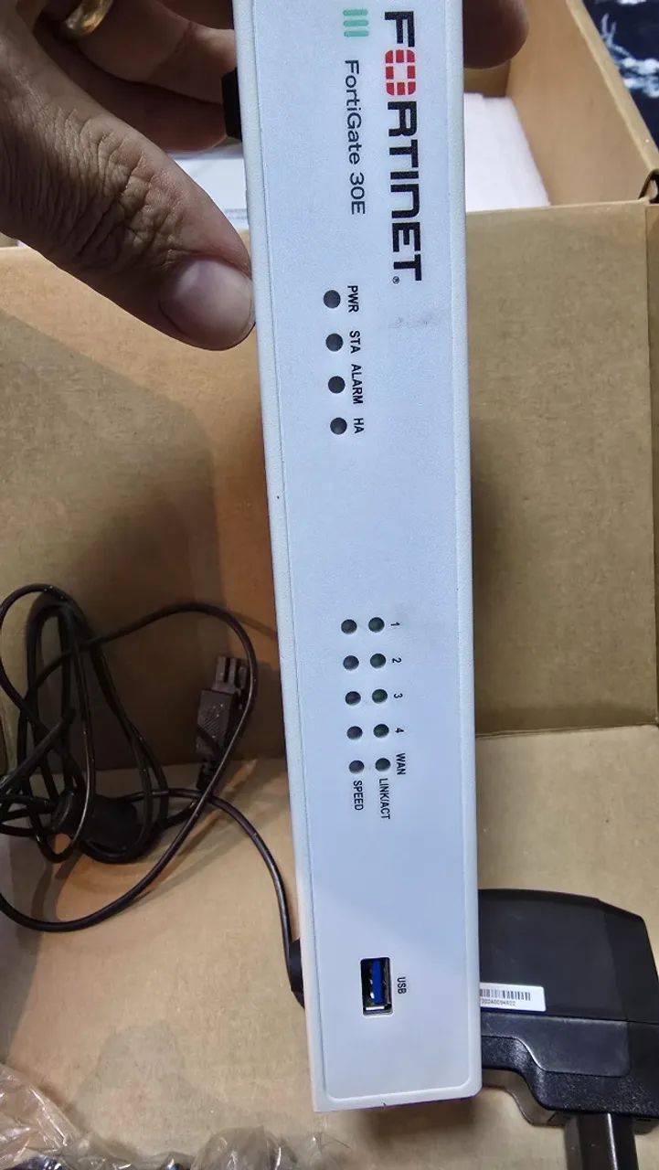 Firewall Fortinet Fortigate 30E Com Fonte 4 portas - Foto 3