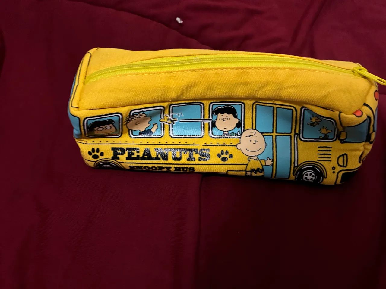 estojo peanuts snoopy bus amarelo - Foto 2