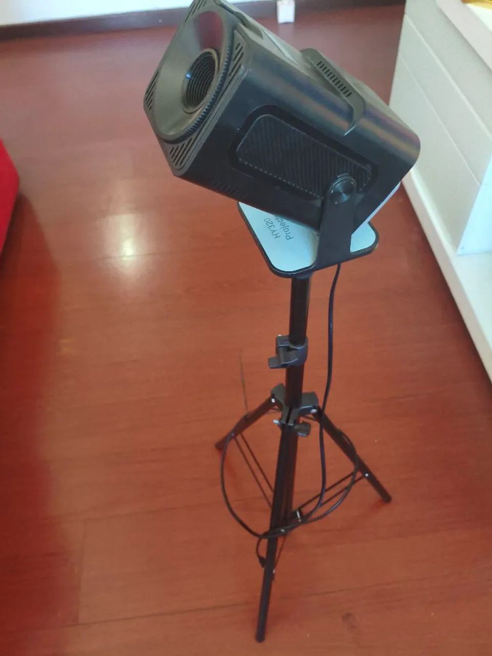 Projetor com tripé