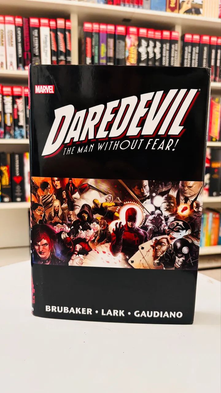 Coleção Daredevil by Ed Brubaker Omnibus. 