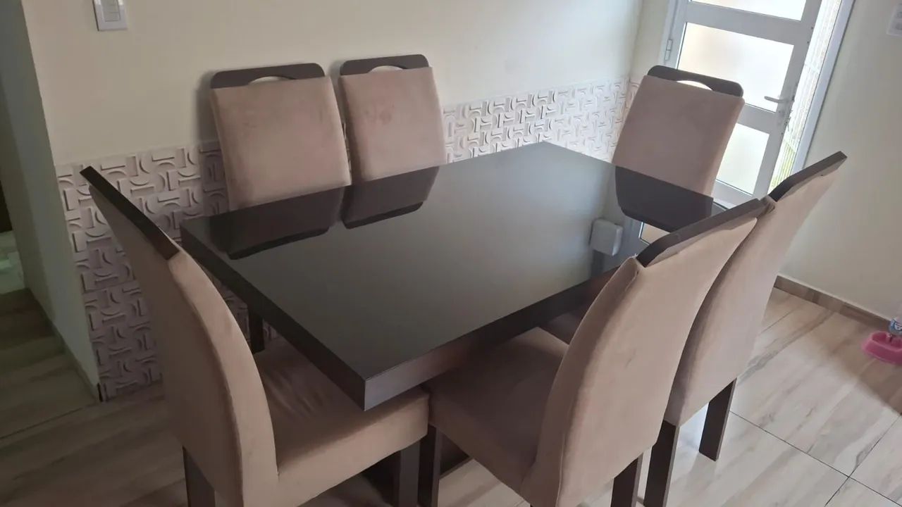 Mesa com 6 cadeiras 