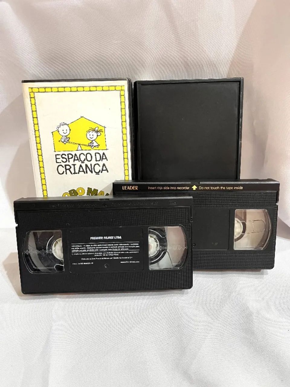 2 Fitas VHS - Lobo Mal e os Três Porquinhos e Conhecendo os Beat-All (infantil) - Foto 2