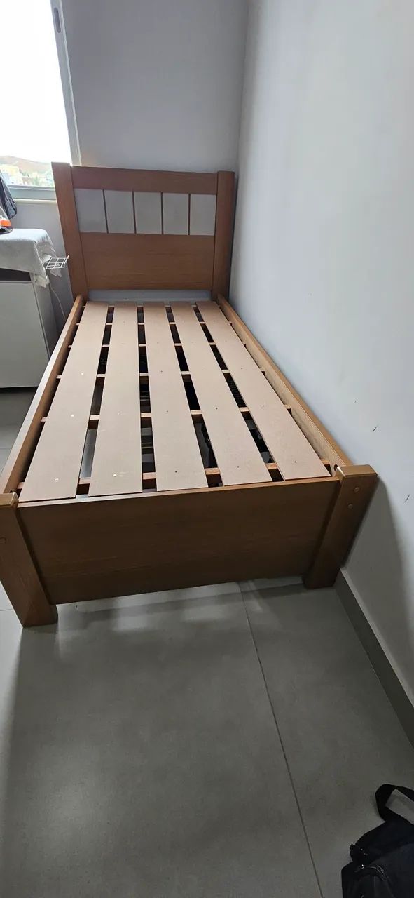 Vende-se cama de solteiro