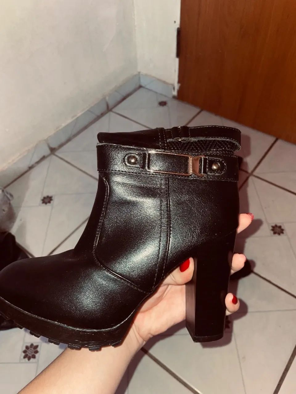 BOTAS DE COURO PRETA  - Foto 3