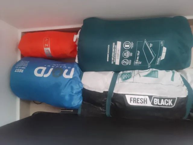 KIT CAMPING (BARRACA CAMPING, COLCHÃO,  SACO DE DORMIR E TRAVESSEIRO)