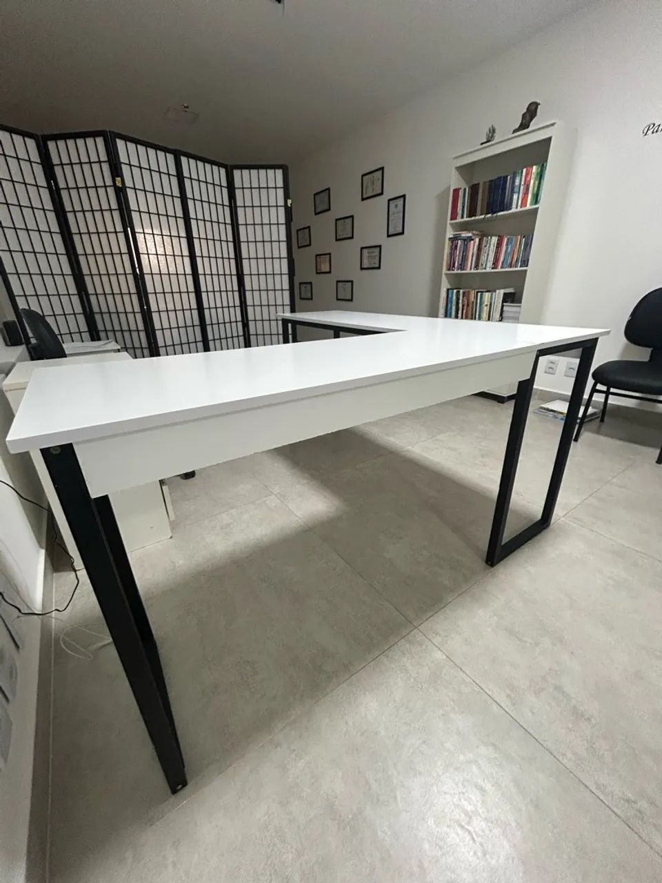 Mesa branca escritório  - Foto 4