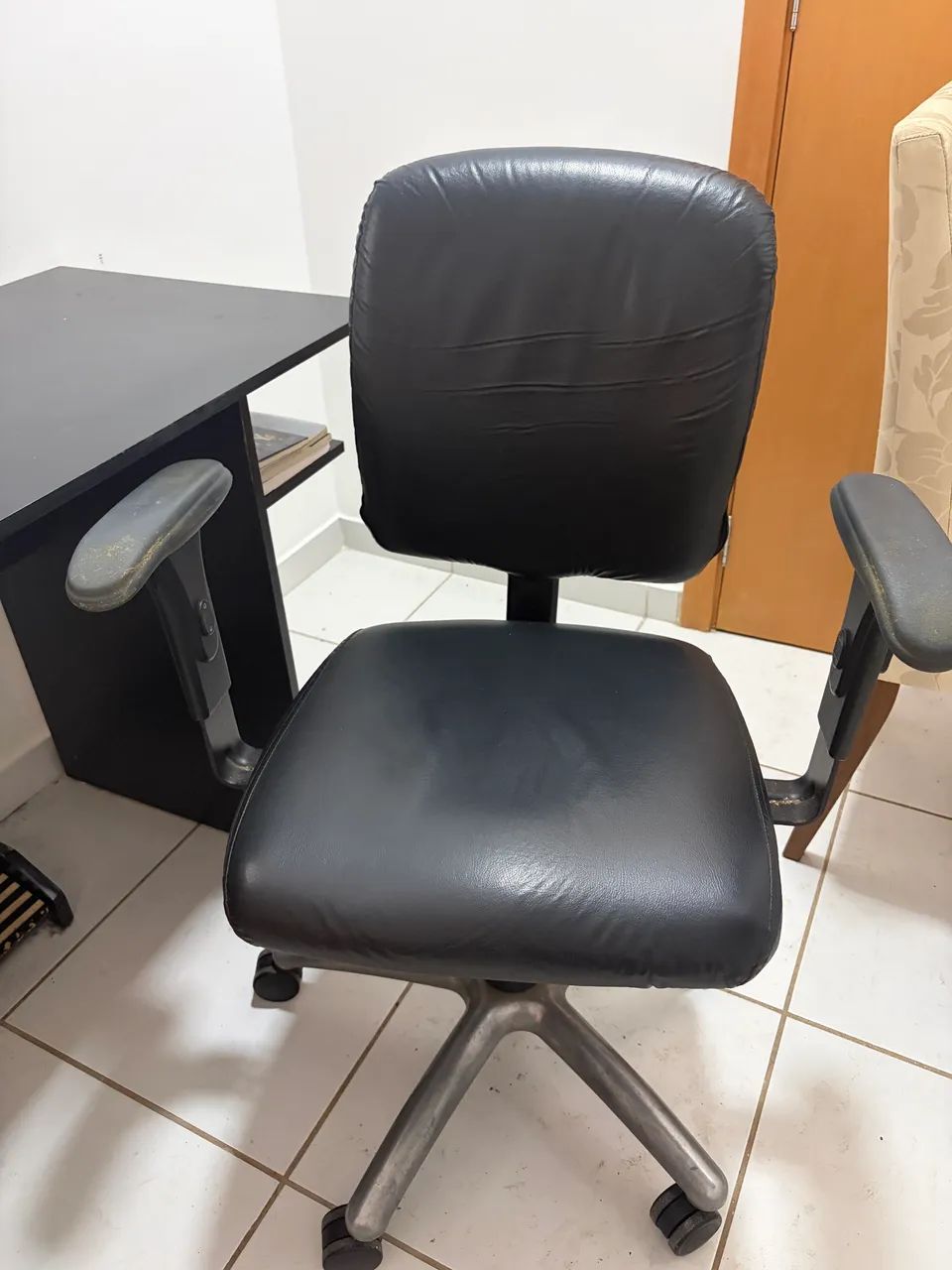 Mesa e cadeira de escritório - Foto 3