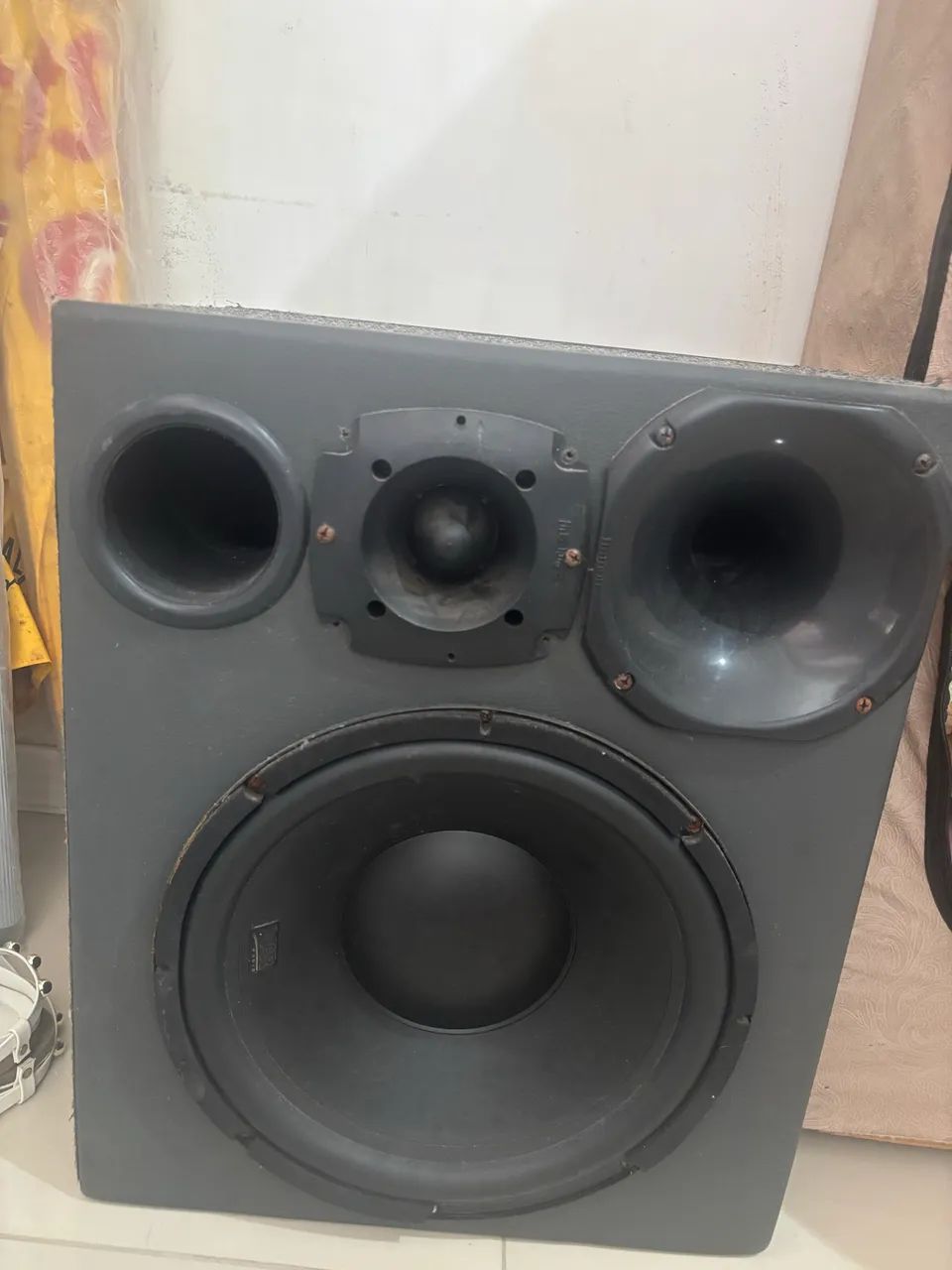 Vendo caixa trio