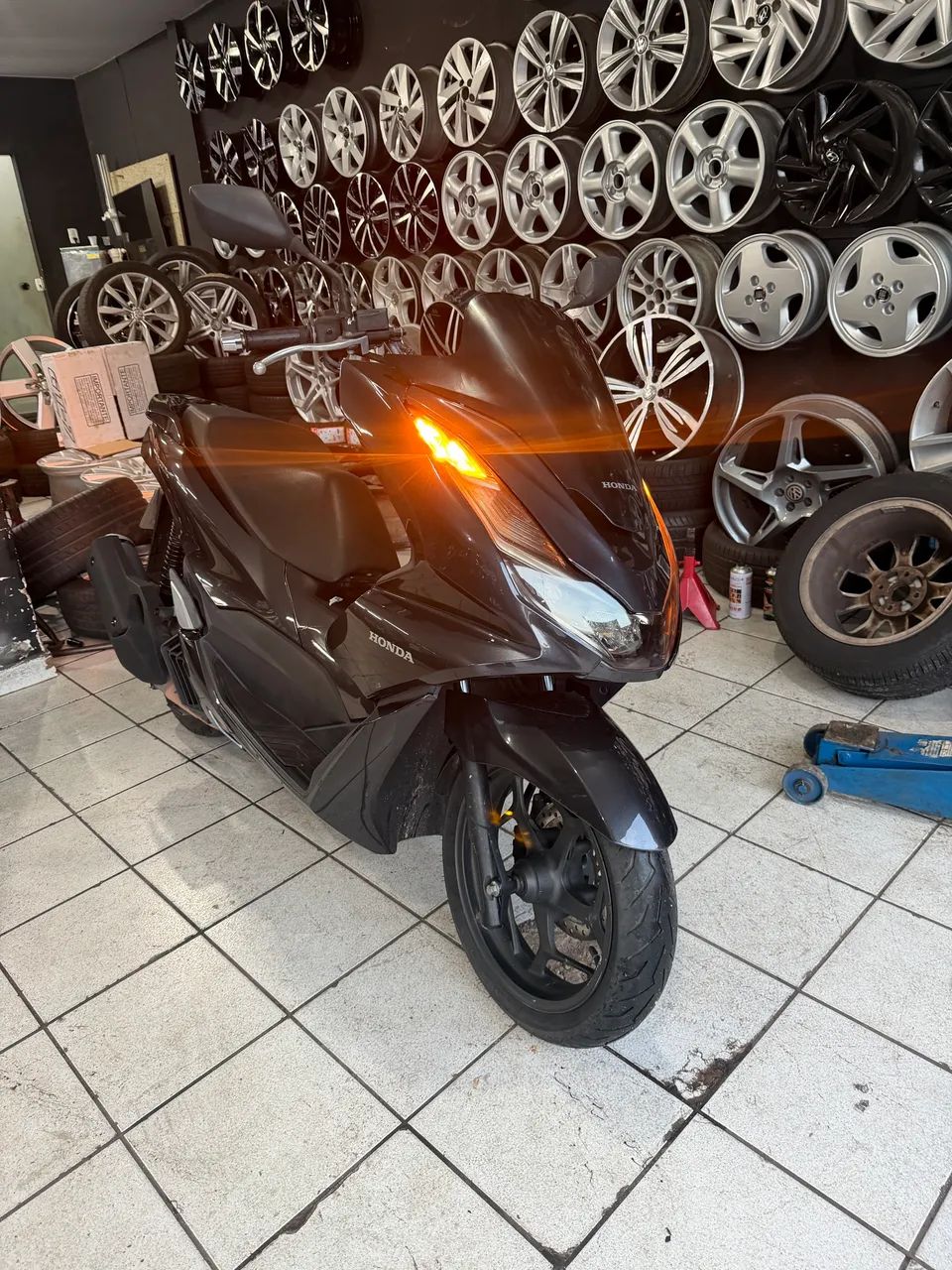 Pcx com 7 mil km 