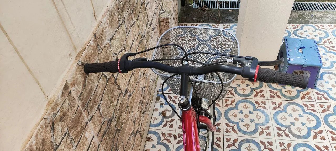 Bicicleta praticamente nova com marchas - Foto 2