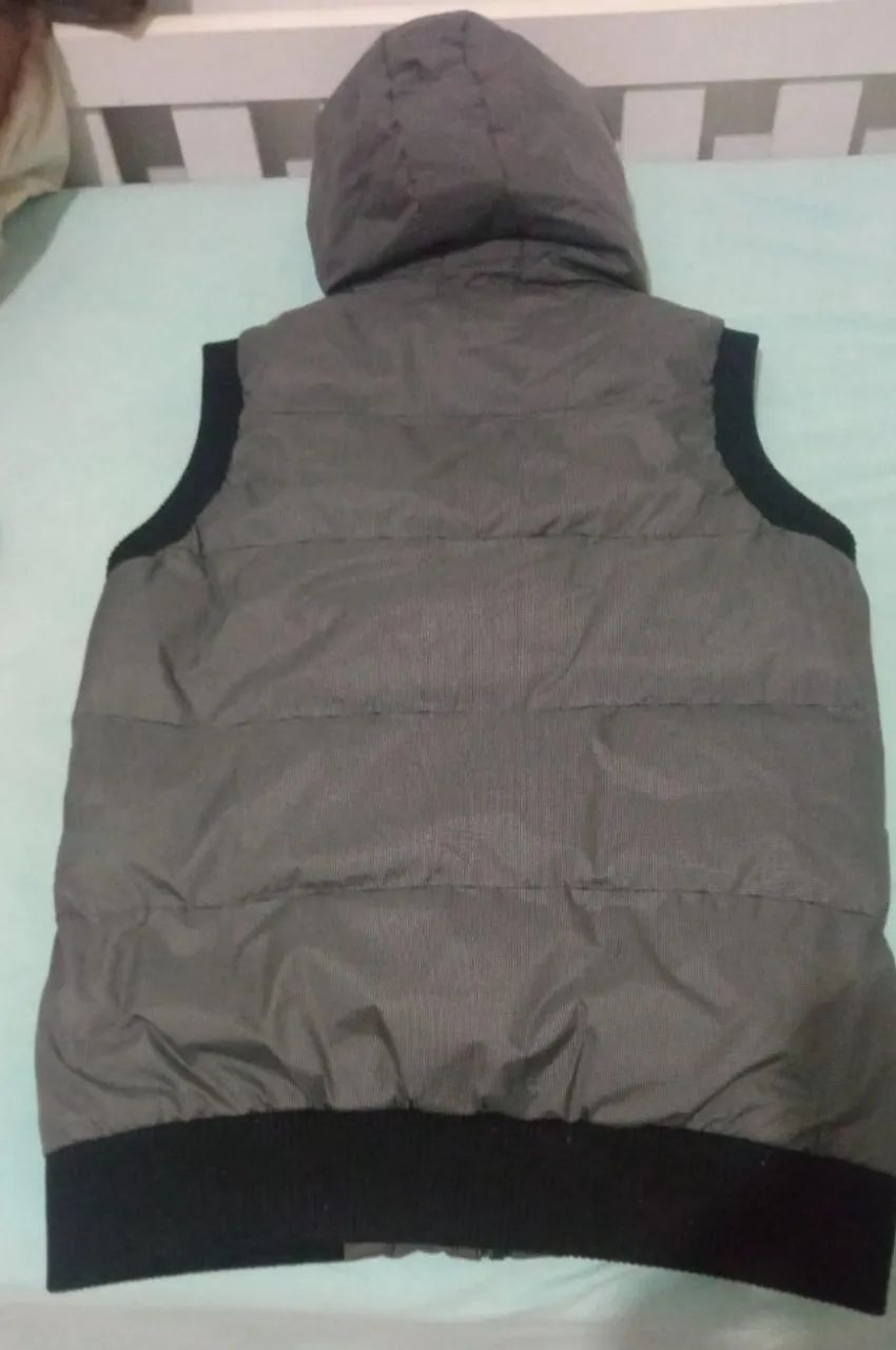 Colete Acolchoado Masculino com capuz - Marca Urban Classics - Foto 3