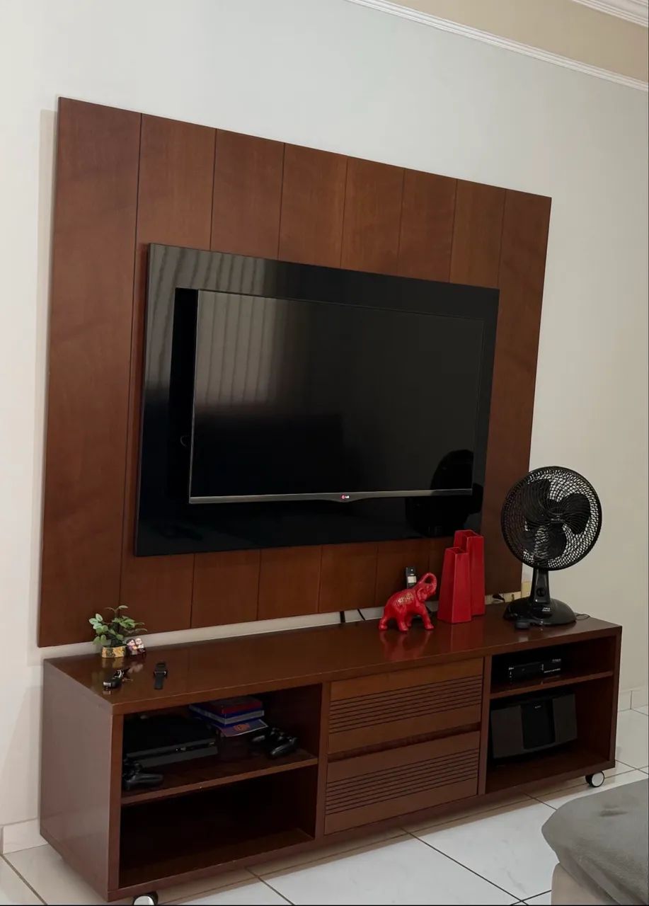 Rack com painel em madeira