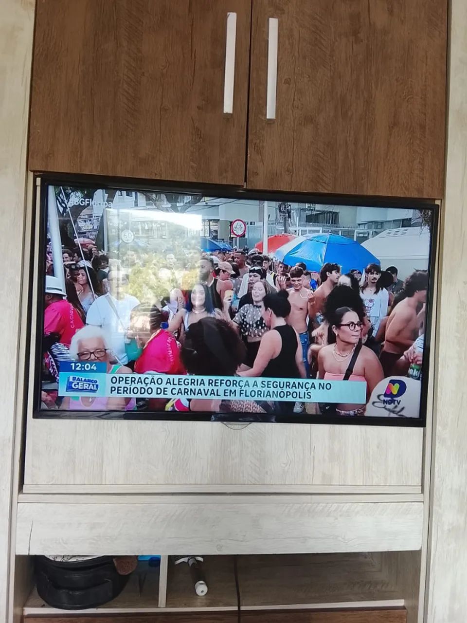 Smart TV 32 POLEGADAS SEMI-NOVA POUCO TEMPO DE USO AOC