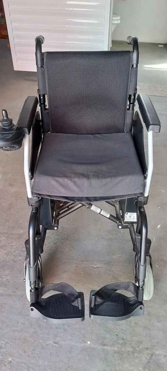 Cadeira de rodas motorizada 