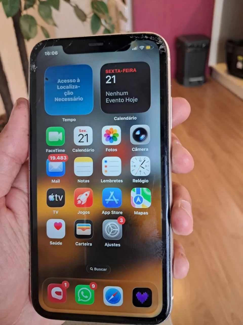 iPhone 11 64Gb Trincado** - Foto 5