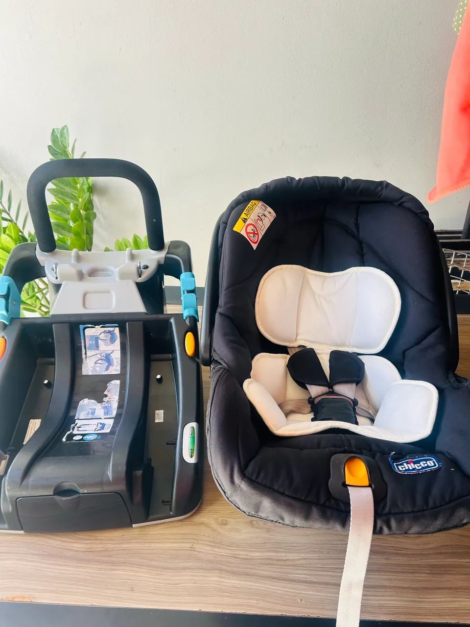 Bebê conforto com base marca Chicco