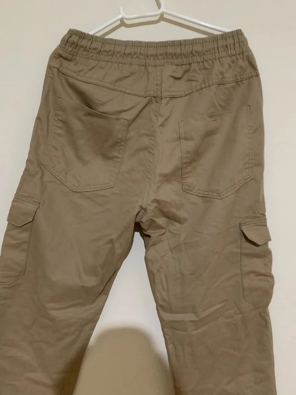 Calça Cargo Jogger Caqui Sarja com Elástico - Tam M - Foto 5