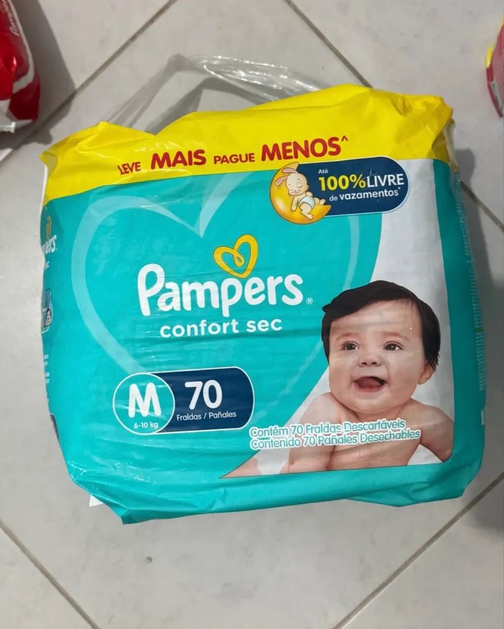 Fraldas Pampers e Huggies M e G