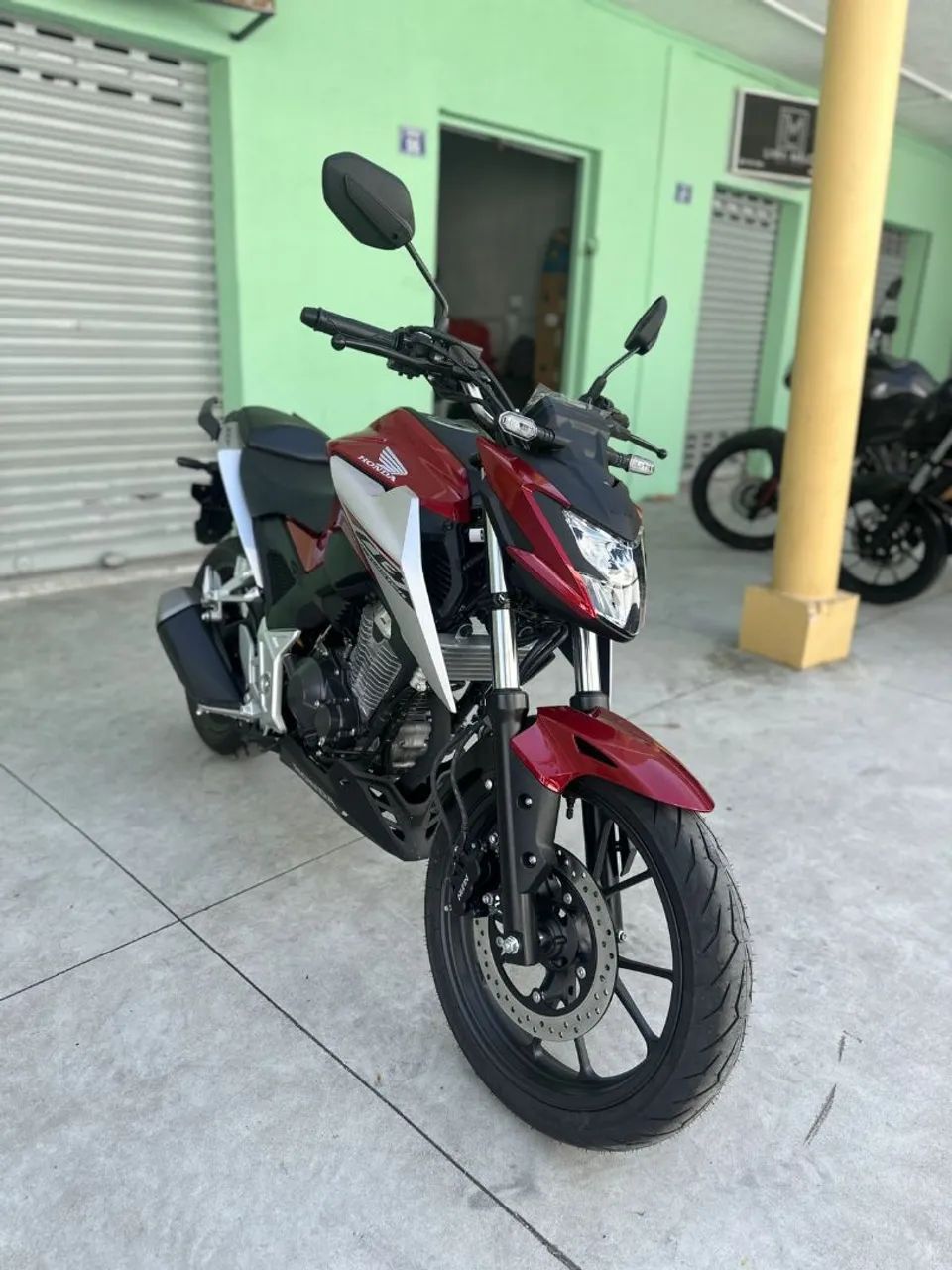 Honda CB 300f financio/troco