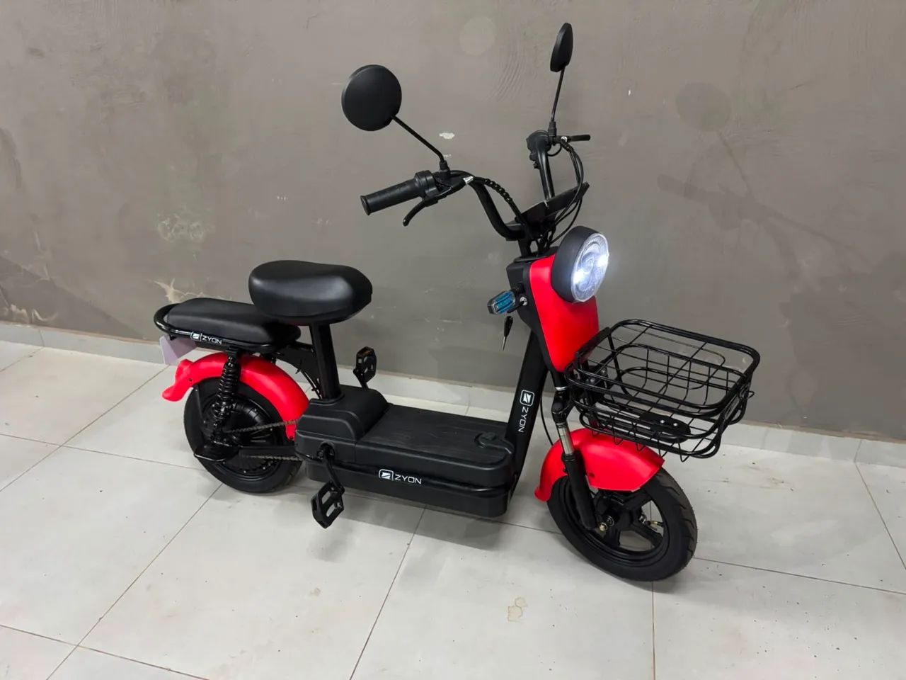 Scooter eletrica lacrada na caixa