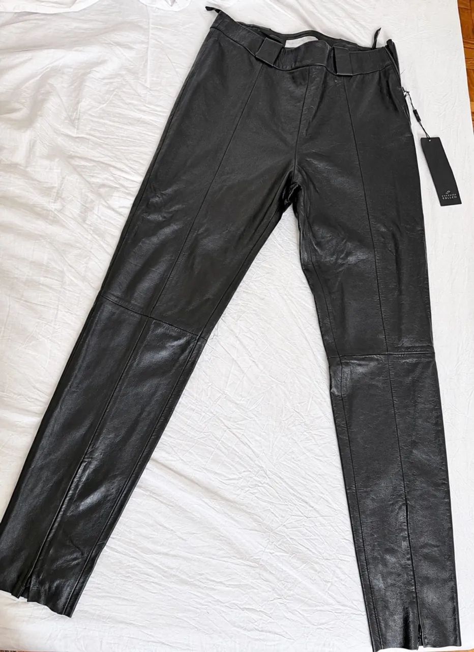 Calça 42/44 couro legítimo nunca usada 