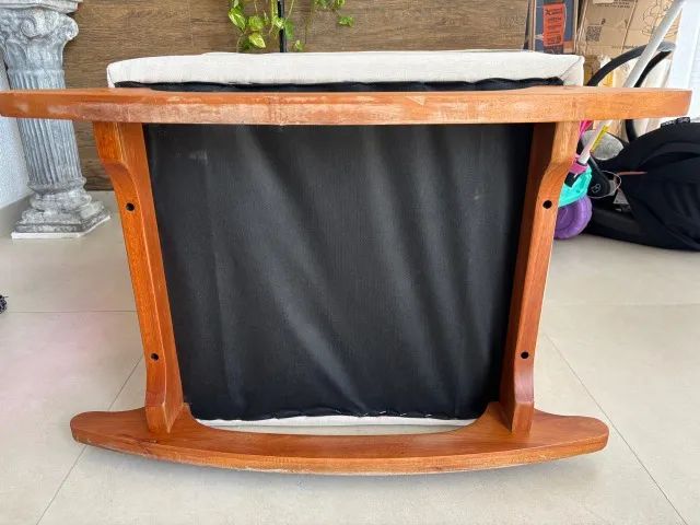Poltrona de Amamentação com Balanço e Puff - Encosto Alto Linho Bege - Lahome Decor - Foto 5