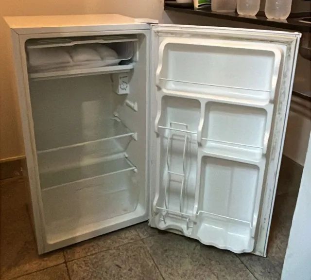 Frigobar Midea 93L Branco - Excelente Estado - Foto 2