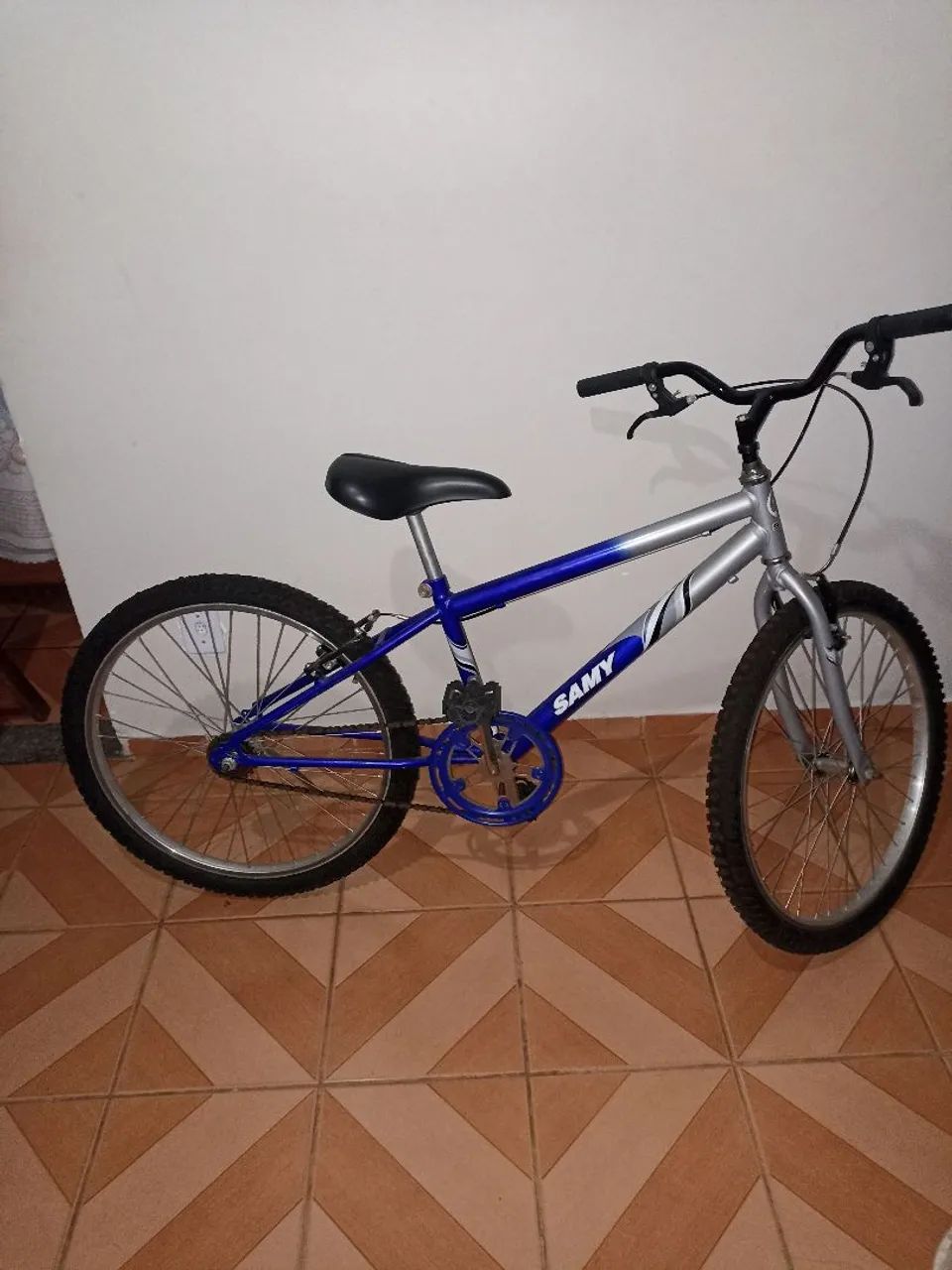 Bicicleta aro 24 seminova samy infantil cor azul e prata. - Foto 3