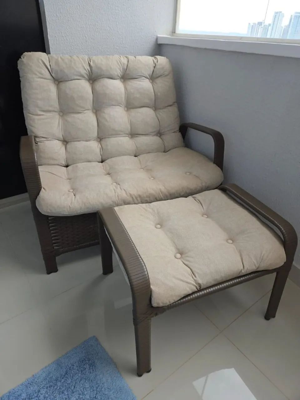 Poltrona de varanda com apoio para os pés
