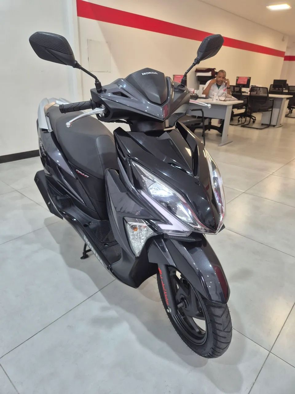 Honda Elite 125 .