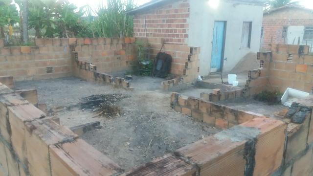 Vendo uma casa com terreno
