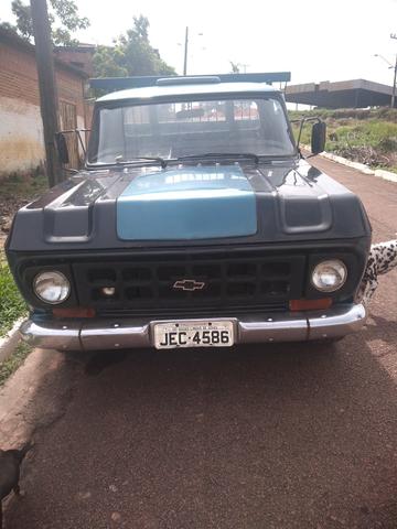 Vendo uma D10 carroceria estendida . conservada. não aceito trocas