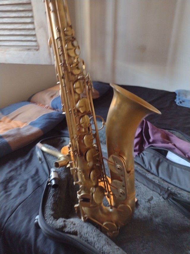 Vendo sax tenor Weril Master desplacado