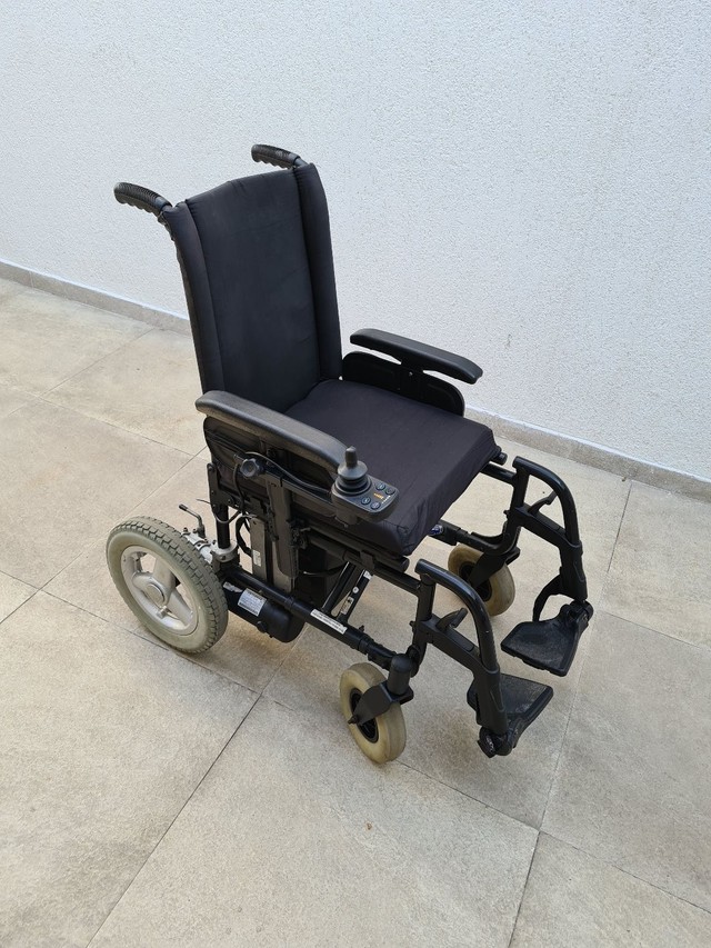 Cadeiras de rodas motorizadas  e scooters  - Foto 5