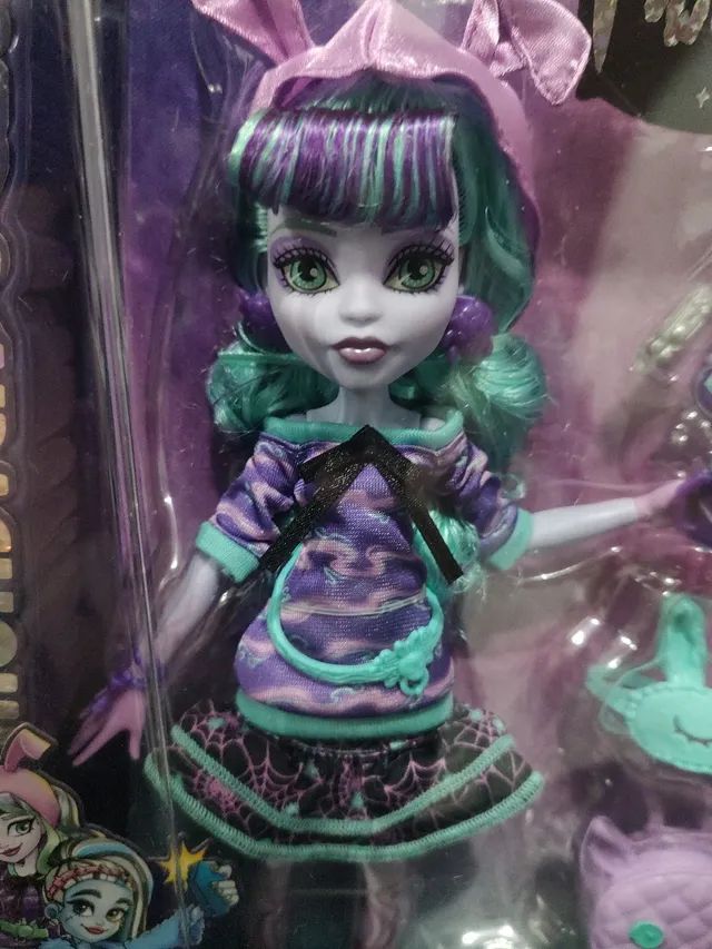 Monster High Boneca Creepover Twyla : : Brinquedos e