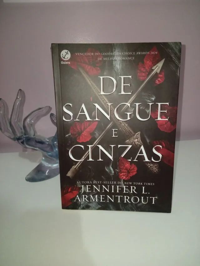 Vende-se livro De Sangue E Cinzas