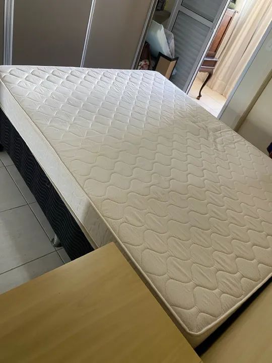 Colchão Semi novo Ortobom queen densidade 33 selado - Foto 3