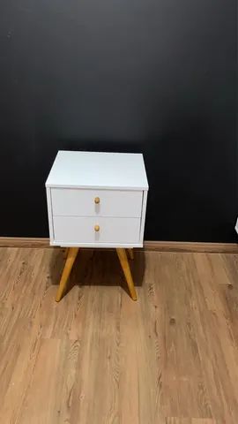 Mesa de Cabeceira de Cama