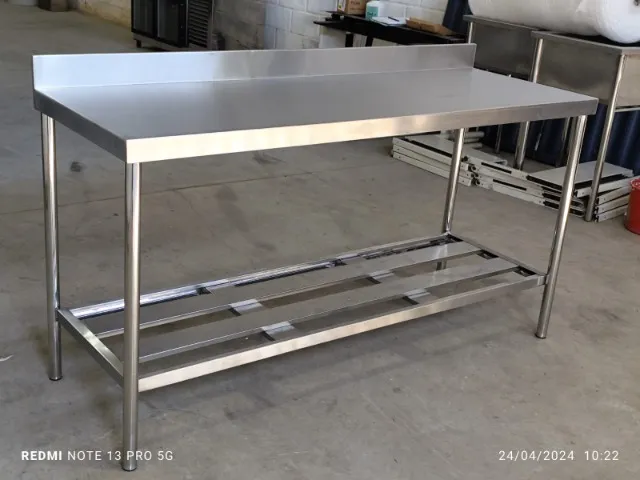 Bancada em aço inox ( Gradeada ou lisa)