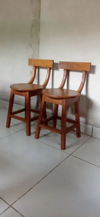Banqueta Baixa de Madeira com Encosto