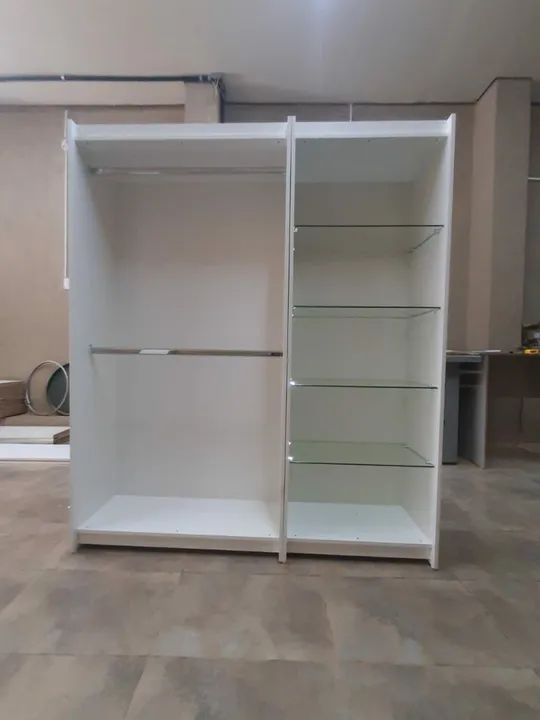 CLOSET CABIDEIRO COM PRATELEIRAS DE VIDRO - NOVO