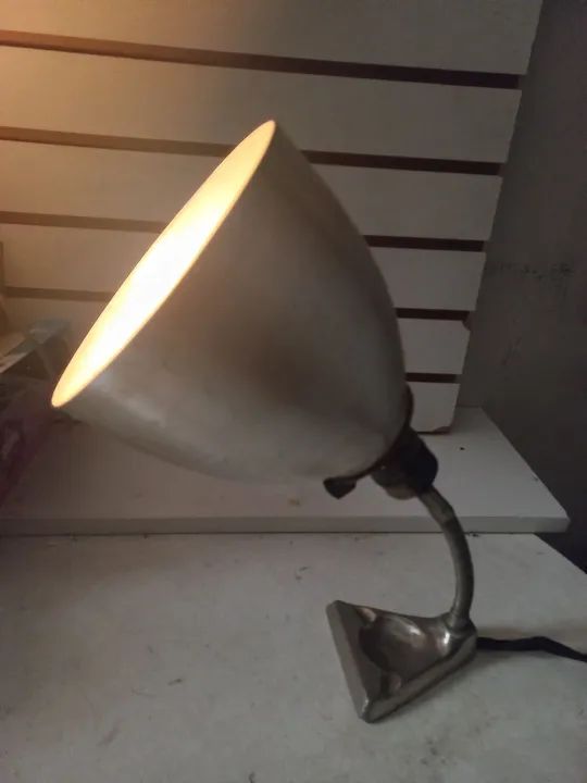 Abajur antiga pé com cinzeiro 40 cm funcionando  - Foto 2