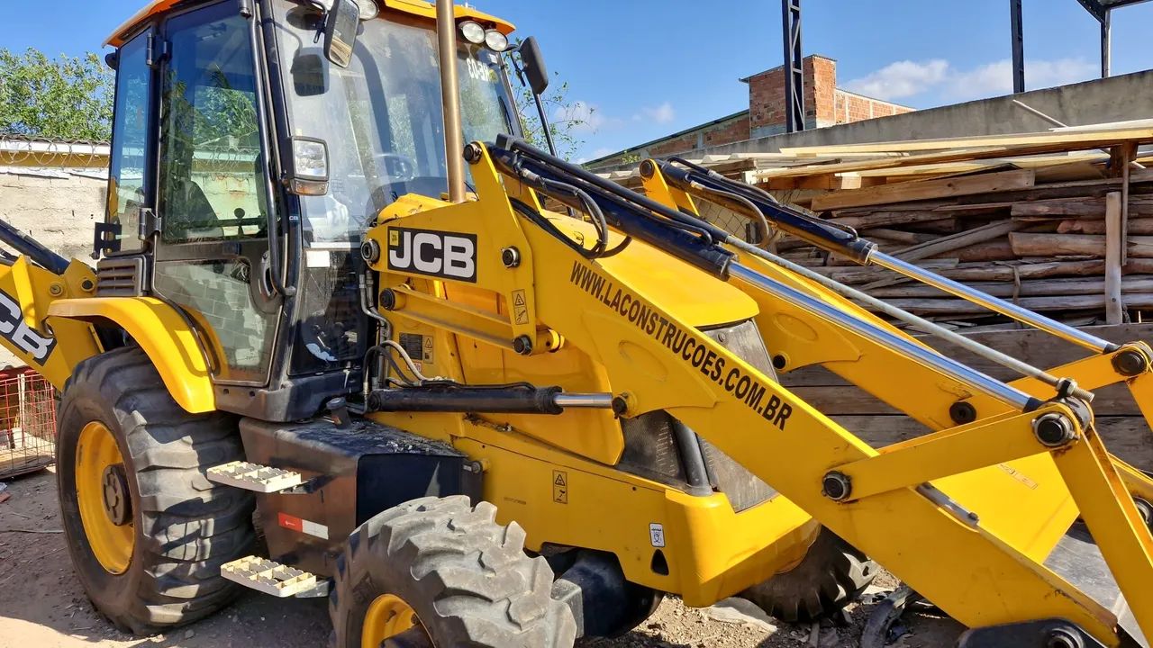 Vendo retroescavadeira JCB 3CX ano 2019
