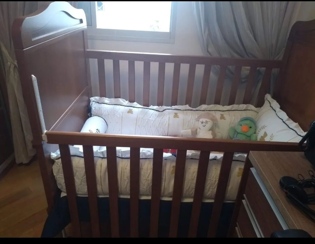 Berço de madeira maciça para bebê - Foto 3