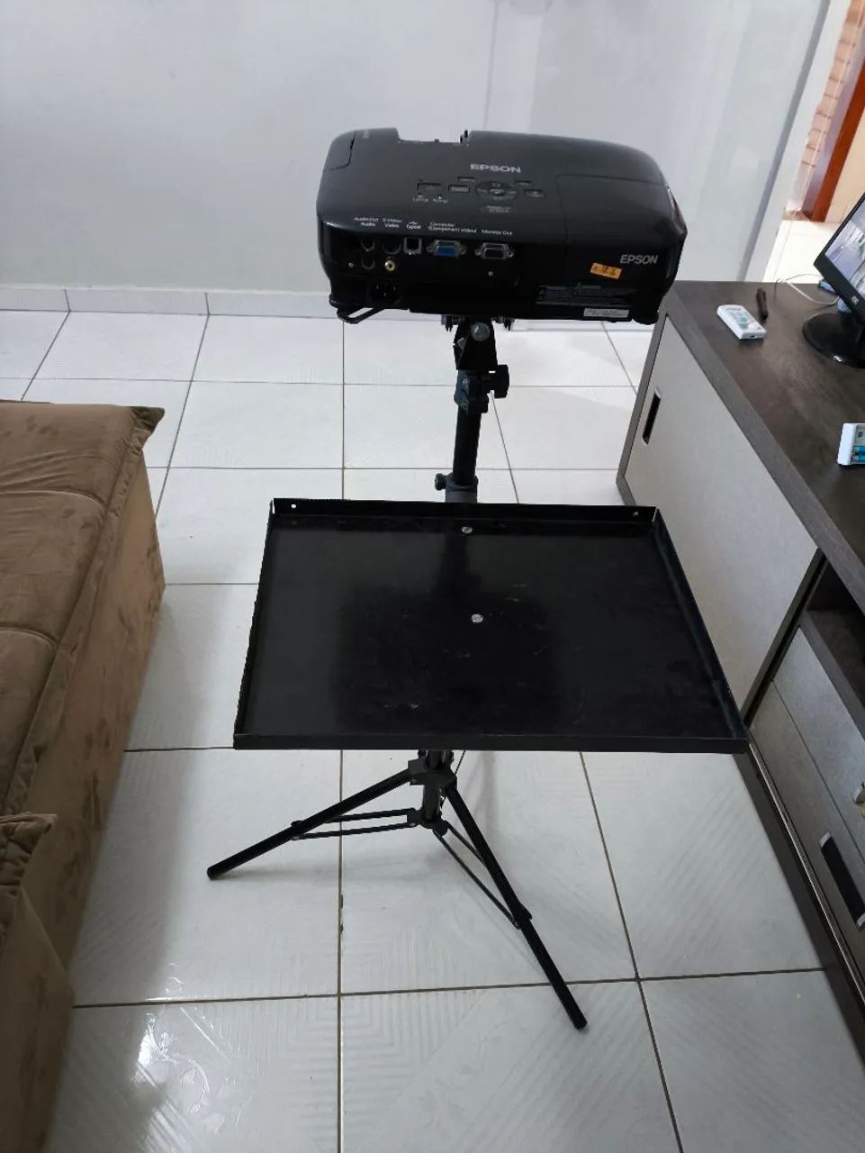 Projetor Epson S10+ com Tripé, Suporte para Notebook e Tela 1,80x1,80 - Completo!<br> - Foto 5